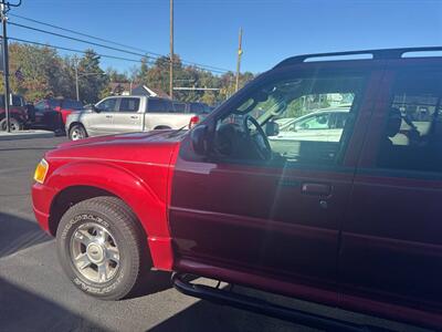 2004 Ford Explorer Sport Trac XLS 4dr XLS   - Photo 4 - Hazleton, PA 18201
