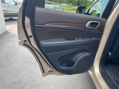 2014 Jeep Grand Cherokee Overland 4x4 4dr SUV   - Photo 18 - Hazleton, PA 18201