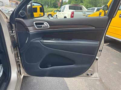 2014 Jeep Grand Cherokee Overland 4x4 4dr SUV   - Photo 25 - Hazleton, PA 18201