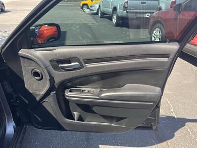 2015 Chrysler 300 Series Limited 4dr Sedan   - Photo 25 - Hazleton, PA 18201