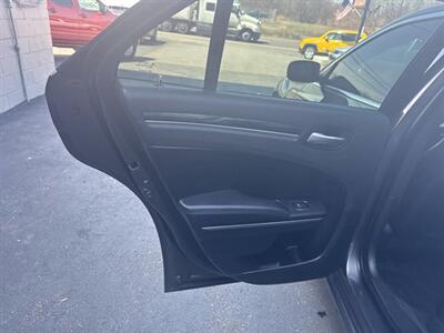 2015 Chrysler 300 Series Limited 4dr Sedan   - Photo 18 - Hazleton, PA 18201