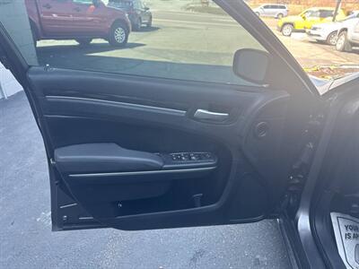 2015 Chrysler 300 Series Limited 4dr Sedan   - Photo 15 - Hazleton, PA 18201