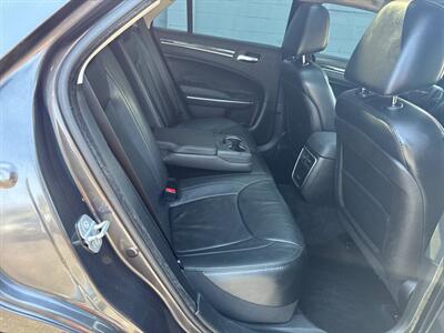 2015 Chrysler 300 Series Limited 4dr Sedan   - Photo 21 - Hazleton, PA 18201