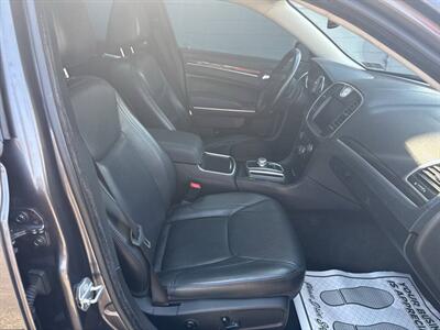 2015 Chrysler 300 Series Limited 4dr Sedan   - Photo 24 - Hazleton, PA 18201