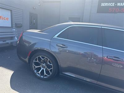 2015 Chrysler 300 Series Limited 4dr Sedan   - Photo 9 - Hazleton, PA 18201