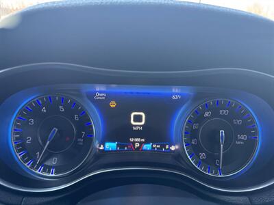 2015 Chrysler 300 Series Limited 4dr Sedan   - Photo 34 - Hazleton, PA 18201