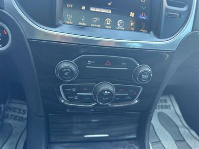 2015 Chrysler 300 Series Limited 4dr Sedan   - Photo 31 - Hazleton, PA 18201