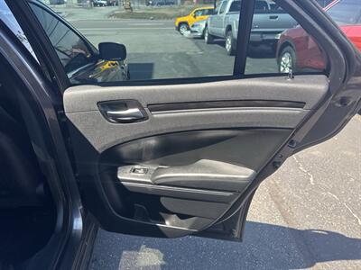 2015 Chrysler 300 Series Limited 4dr Sedan   - Photo 22 - Hazleton, PA 18201