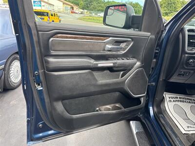 2019 RAM 1500 Laramie 4x4 4dr Crew Cab 5.6 ft. SB Pickup - Photo 15 - Hazleton, PA 18201
