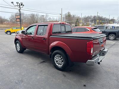 2014 Nissan Frontier SV 4x4 4dr Crew Cab 5 ft. SB Pickup 5A   - Photo 4 - Hazleton, PA 18201