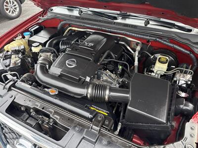 2014 Nissan Frontier SV 4x4 4dr Crew Cab 5 ft. SB Pickup 5A   - Photo 9 - Hazleton, PA 18201
