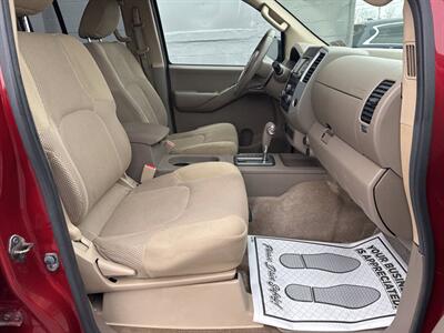 2014 Nissan Frontier SV 4x4 4dr Crew Cab 5 ft. SB Pickup 5A   - Photo 23 - Hazleton, PA 18201