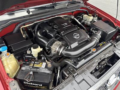 2014 Nissan Frontier SV 4x4 4dr Crew Cab 5 ft. SB Pickup 5A   - Photo 8 - Hazleton, PA 18201