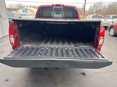 2014 Nissan Frontier SV 4x4 4dr Crew Cab 5 ft. SB Pickup 5A   - Photo 18 - Hazleton, PA 18201