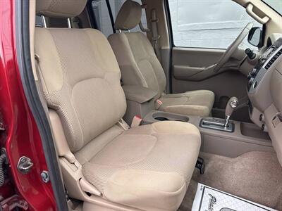 2014 Nissan Frontier SV 4x4 4dr Crew Cab 5 ft. SB Pickup 5A   - Photo 24 - Hazleton, PA 18201