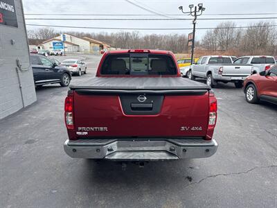 2014 Nissan Frontier SV 4x4 4dr Crew Cab 5 ft. SB Pickup 5A   - Photo 5 - Hazleton, PA 18201