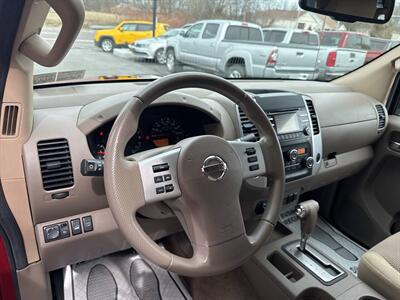2014 Nissan Frontier SV 4x4 4dr Crew Cab 5 ft. SB Pickup 5A   - Photo 29 - Hazleton, PA 18201