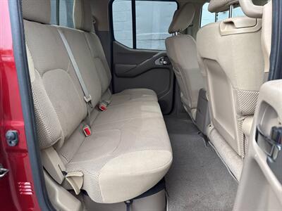 2014 Nissan Frontier SV 4x4 4dr Crew Cab 5 ft. SB Pickup 5A   - Photo 19 - Hazleton, PA 18201