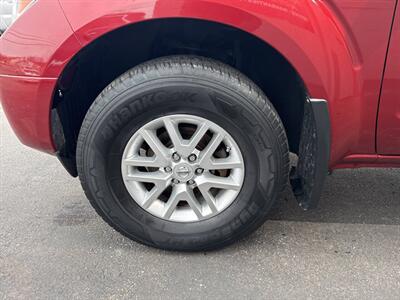 2014 Nissan Frontier SV 4x4 4dr Crew Cab 5 ft. SB Pickup 5A   - Photo 7 - Hazleton, PA 18201
