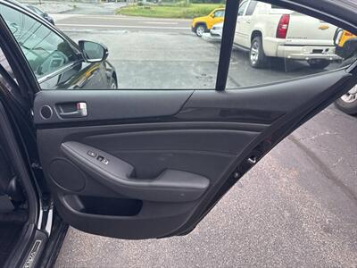 2015 Kia Cadenza Premium 4dr Sedan - Photo 21 - Hazleton, PA 18201