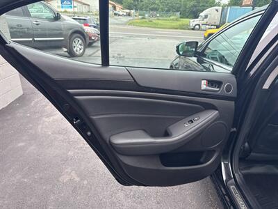 2015 Kia Cadenza Limited   - Photo 17 - Hazleton, PA 18201