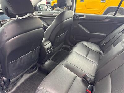 2015 Kia Cadenza Premium 4dr Sedan - Photo 18 - Hazleton, PA 18201