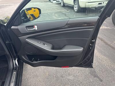 2015 Kia Cadenza Premium 4dr Sedan - Photo 24 - Hazleton, PA 18201