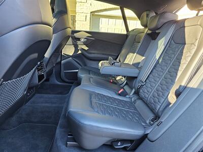 2023 Audi RS Q8 4.0T quattro - Photo 25 - Roslyn, NY 11576