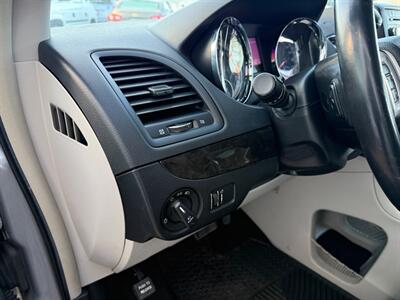 2017 Dodge Grand Caravan WHEELCHAIR VAN with COMPANION SEAT   - Photo 10 - Winnipeg, MB R2J 3T3