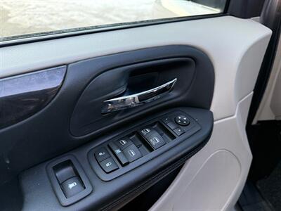 2017 Dodge Grand Caravan WHEELCHAIR VAN with COMPANION SEAT   - Photo 9 - Winnipeg, MB R2J 3T3