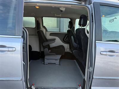 2017 Dodge Grand Caravan WHEELCHAIR VAN with COMPANION SEAT   - Photo 3 - Winnipeg, MB R2J 3T3
