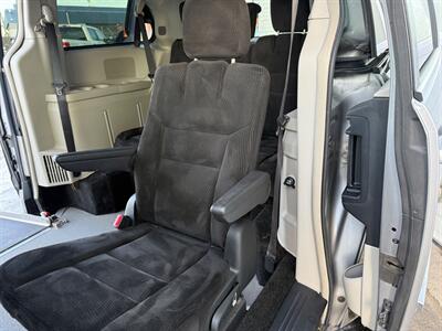 2017 Dodge Grand Caravan WHEELCHAIR VAN with COMPANION SEAT   - Photo 7 - Winnipeg, MB R2J 3T3