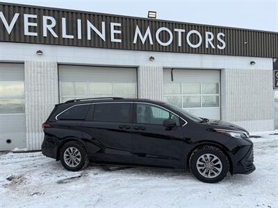 2022 Toyota Sienna LE 8-Passenger   - Photo 2 - Winnipeg, MB R2J 3T3