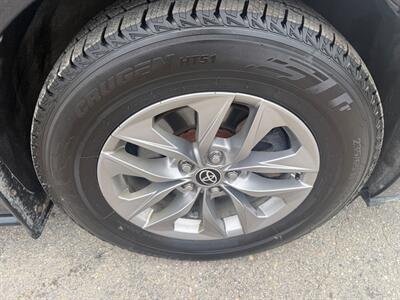 2022 Toyota Sienna LE 8-Passenger - Photo 3 - Winnipeg, MB R2J 3T3