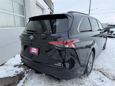 2022 Toyota Sienna LE 8-Passenger   - Photo 3 - Winnipeg, MB R2J 3T3