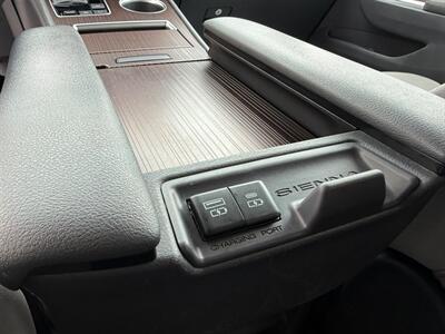 2022 Toyota Sienna LE 8-Passenger   - Photo 10 - Winnipeg, MB R2J 3T3