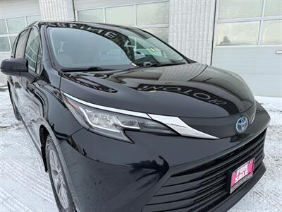 2022 Toyota Sienna LE 8-Passenger   - Photo 7 - Winnipeg, MB R2J 3T3