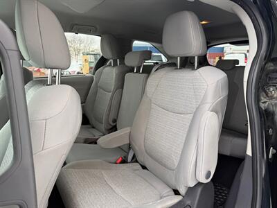2022 Toyota Sienna LE 8-Passenger   - Photo 8 - Winnipeg, MB R2J 3T3