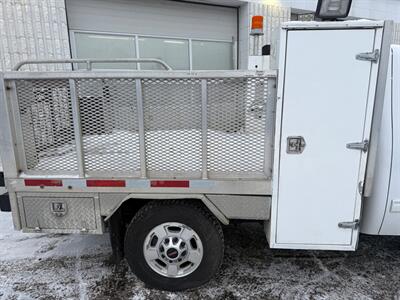 2013 GMC Sierra 2500HD SERVICE BODY, POWER TAILGATE   - Photo 4 - Winnipeg, MB R2J 3T3