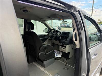 2013 Dodge Grand Caravan SXT WHEELCHAIR VAN - Photo 3 - Winnipeg, MB R2J 3T3