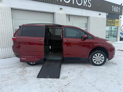 2017 Toyota Sienna WHEELCHAIR VAN XLE   - Photo 2 - Winnipeg, MB R2J 3T3