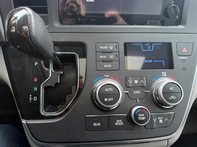 2017 Toyota Sienna WHEELCHAIR VAN XLE   - Photo 10 - Winnipeg, MB R2J 3T3