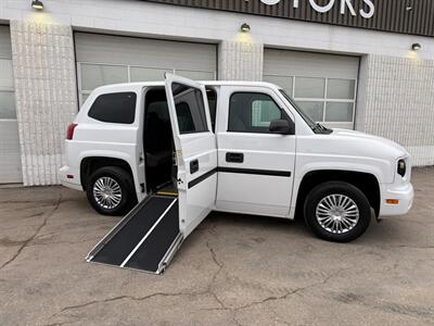 2014 Mobility Ventures MV-1 WHEELCHAIR VAN, POWER RAMP   - Photo 2 - Winnipeg, MB R2J 3T3