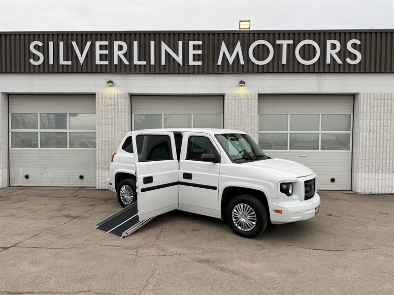 2014 Mobility Ventures MV-1 WHEELCHAIR VAN, POWER RAMP   - Photo 1 - Winnipeg, MB R2J 3T3