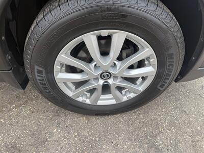 2017 Nissan Rogue SV - Photo 4 - Winnipeg, MB R2J 3T3