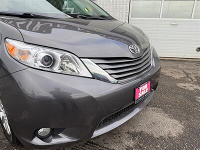 2011 Toyota Sienna XLE WHEELCHAIR VAN   - Photo 5 - Winnipeg, MB R2J 3T3