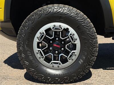 2023 GMC Canyon AT4X   - Photo 13 - Scottsdale, AZ 85257