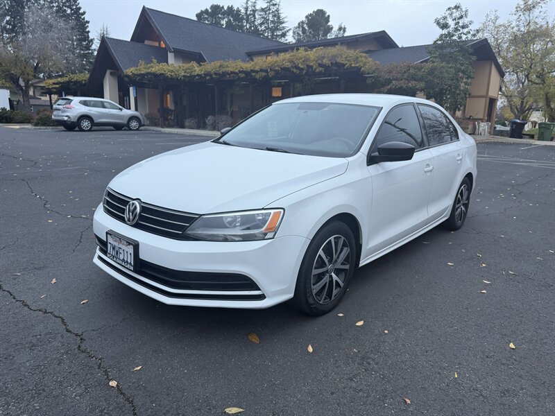 2016 Volkswagen Jetta SE's photo