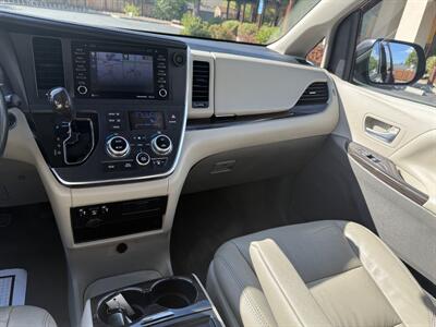 2018 Toyota Sienna XLE 8-Passenger   - Photo 11 - Walnut Creek, CA 94597