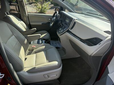 2018 Toyota Sienna XLE 8-Passenger   - Photo 12 - Walnut Creek, CA 94597
